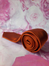 Charger l'image dans la galerie, Cravate Yves Saint Laurent Paris. 100 % soie. Made in Italy.