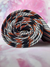 Charger l'image dans la galerie, Cravate Yves Saint Laurent Paris. 100 % soie. Made in Italy.