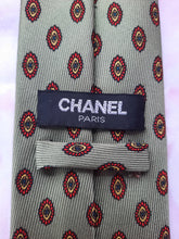 Charger l'image dans la galerie, Cravate Chanel Paris. 100 % soie. Made in Italy. N° 1083.
