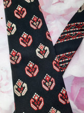 Charger l'image dans la galerie, Cravate Yves Saint Laurent Paris. 100 % soie. Made in Italy
