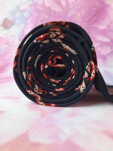 Charger l'image dans la galerie, Cravate Yves Saint Laurent Paris. 100 % soie. Made in Italy