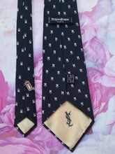 Charger l'image dans la galerie, Cravate vintage Yves Saint Laurent - Noire et beige. 100 % soie. Made in Italy.