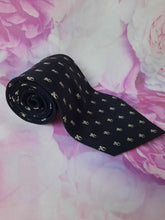 Charger l'image dans la galerie, Cravate vintage Yves Saint Laurent - Noire et beige. 100 % soie. Made in Italy.