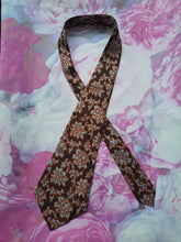 Charger l'image dans la galerie, Cravate Yves Saint Laurent. Large. 100 % soie. Made in Italy