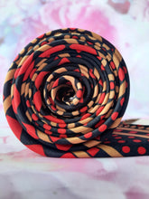 Charger l'image dans la galerie, Cravate Emanuel Ungaro Paris. 100 % pure soie. Made in Italy.