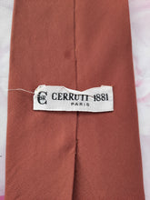 Charger l'image dans la galerie, Cravate Cerruti 1881 Paris. Marron rosé. 100 % pure soie. Made in Italy