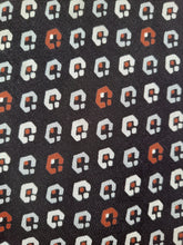 Charger l'image dans la galerie, Cravate Yves Saint Laurent Paris. 100 % soie. Made in Italy.