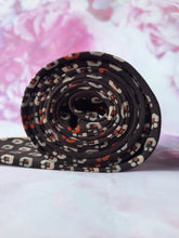 Charger l'image dans la galerie, Cravate Yves Saint Laurent Paris. 100 % soie. Made in Italy.