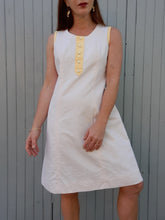 Charger l'image dans la galerie, Robe vintage Norine - Trois trous. Jaune et blanche. Taille M, 38, 40.
