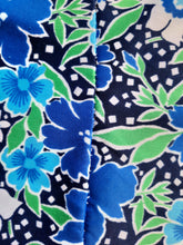 Charger l'image dans la galerie, Robe vintage Lisa - Toute boutonnée à fleurs bleues. Taille XXXL, 46, 48