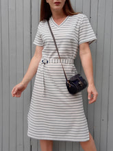 Charger l'image dans la galerie, Robe vintage Magdalena - Rayures bleues sur fond blanc. Taille M, 38, 40.