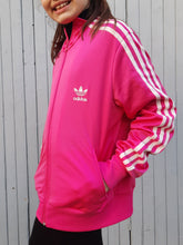 Charger l'image dans la galerie, Veste de sport vintage Karen - Adidas rose trois rayures blanches. Taille S, 36, 38. A logo