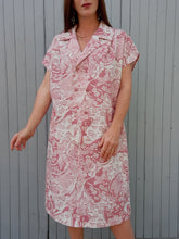 Charger l'image dans la galerie, Robe vintage Nadia - Maxi paisley vieux rose, double boutonnage. Taille XL, 42,44