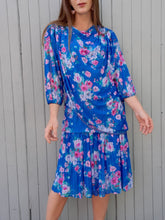 Charger l'image dans la galerie, Robe vintage Shanna - Voile fleuri à effet de superposition. Taille M, 38, 40. Création Doucel. Made in France