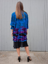 Charger l'image dans la galerie, Robe vintage Soline - Effet de superposition. Tissu ondulé et plissé permanent. Taille XXXL ou 46, 48. Made in France.