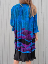 Charger l'image dans la galerie, Robe vintage Soline - Effet de superposition. Tissu ondulé et plissé permanent. Taille XXXL ou 46, 48. Made in France.