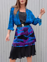 Charger l'image dans la galerie, Robe vintage Soline - Effet de superposition. Tissu ondulé et plissé permanent. Taille XXXL ou 46, 48. Made in France.