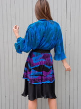 Charger l'image dans la galerie, Robe vintage Soline - Effet de superposition. Tissu ondulé et plissé permanent. Taille XXXL ou 46, 48. Made in France.