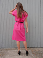 Charger l'image dans la galerie, Robe vintage Gabrielle - Rose flashy. Double boutonnage. Taille XL 42, 44.