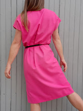 Charger l'image dans la galerie, Robe vintage Gabrielle - Rose flashy. Double boutonnage. Taille XL 42, 44.