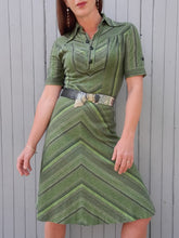 Charger l'image dans la galerie, Robe vintage Célia - Rayures asymétriques vertes. Taille S ou 36, 38
