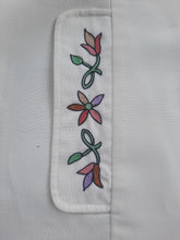 Charger l'image dans la galerie, Robe vintage Sophia - Col et poches brodées de fleurs. Taille S, 36, 38. Bragard. Made in France.