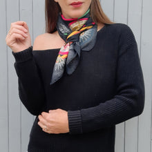 Charger l'image dans la galerie, Carré de soie Clara - Hermès. "Feux d'artifice" 1987. Édition limitée. 90 X 90