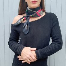 Charger l'image dans la galerie, Carré de soie Clara - Hermès. "Feux d'artifice" 1987. Édition limitée. 90 X 90