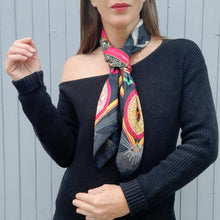 Charger l'image dans la galerie, Carré de soie Clara - Hermès. "Feux d'artifice" 1987. Édition limitée. 90 X 90