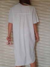 Charger l'image dans la galerie, Chemise de nuit vintage - Plastron brodé et dentelle. Taille L, 40, 42.