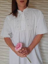 Charger l'image dans la galerie, Chemise de nuit vintage - Plastron brodé et dentelle. Taille L, 40, 42.