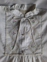 Charger l'image dans la galerie, Chemise de nuit vintage - Plastron brodé et dentelle. Taille L, 40, 42.
