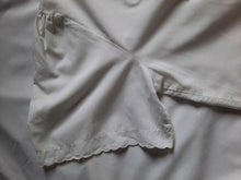 Charger l'image dans la galerie, Chemise de nuit vintage - Plastron brodé et dentelle. Taille L, 40, 42.