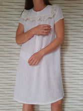 Charger l'image dans la galerie, Chemise de nuit vintage - Col dentelle. Taille L, 40, 42.