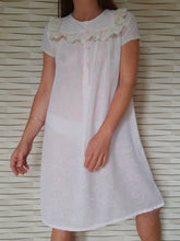 Charger l'image dans la galerie, Chemise de nuit vintage - Col dentelle. Taille L, 40, 42.