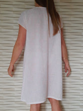 Charger l'image dans la galerie, Chemise de nuit vintage - Col dentelle. Taille L, 40, 42.