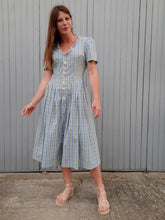 Charger l'image dans la galerie, Robe vintage Odette - Toute boutonnée. Coton à carreaux bleu, verts et blancs. Dos lacé. Taille M, 38, 40.