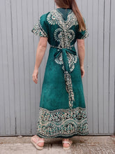 Charger l'image dans la galerie, Robe vintage Mira - Motifs ethniques verts et blancs. Taille M, 38, 40.