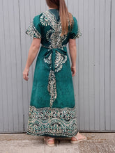 Charger l'image dans la galerie, Robe vintage Mira - Motifs ethniques verts et blancs. Taille M, 38, 40.