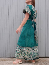 Charger l'image dans la galerie, Robe vintage Mira - Motifs ethniques verts et blancs. Taille M, 38, 40.