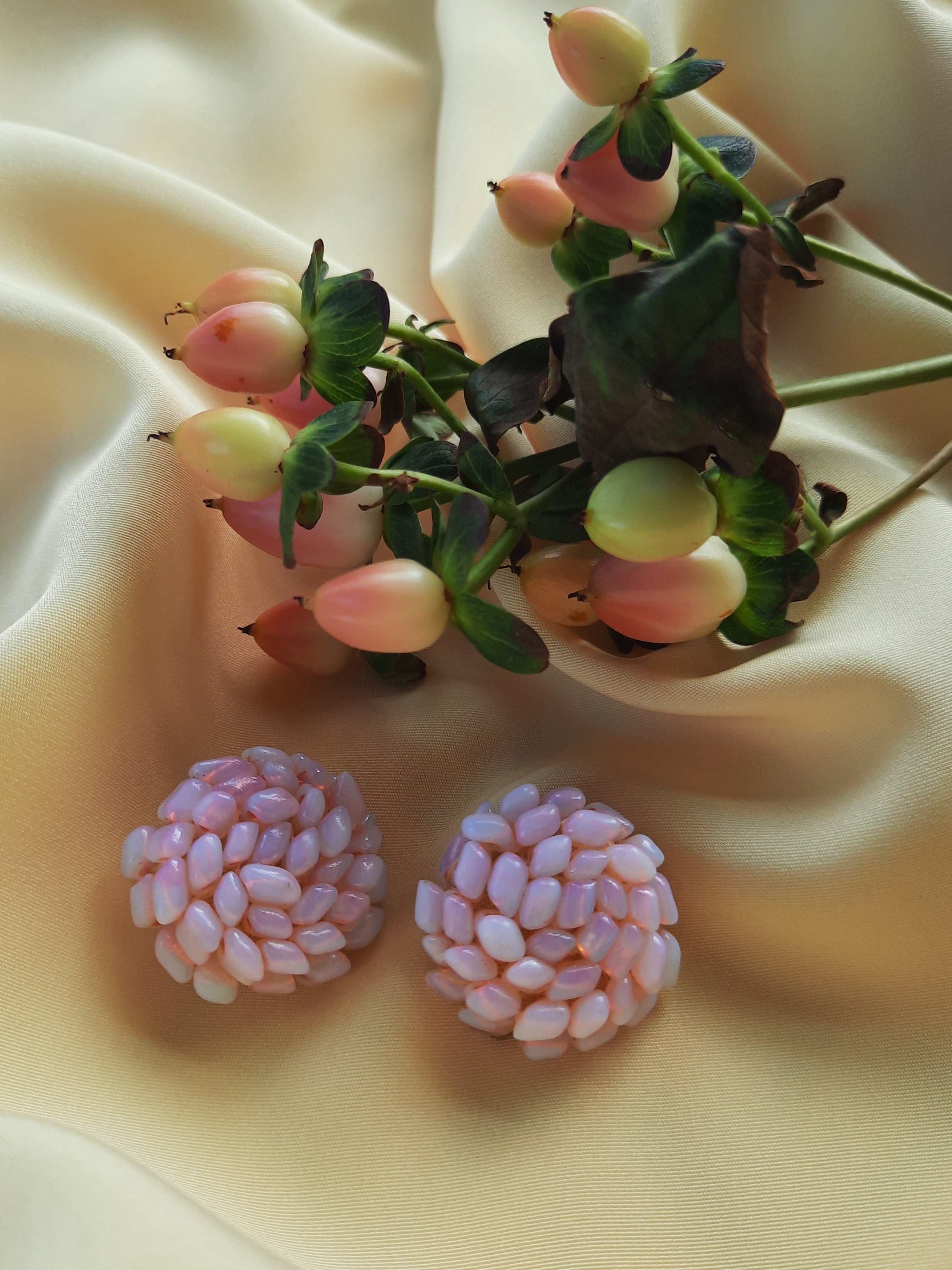 Clips boucles d'oreilles vintage avec pendants Cécile et Jeanne Paris