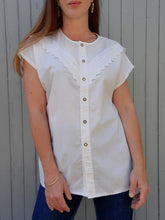 Charger l'image dans la galerie, Chemisette vintage Eugénie - Plastron en dentelle en V. Blanc. Taille XL, 42, 44.