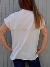 Charger l'image dans la galerie, Chemisette vintage Eugénie - Plastron en dentelle en V. Blanc. Taille XL, 42, 44.