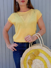 Charger l'image dans la galerie, Pull d'été vintage Marcelle - Maille géométrique jaune. Taille M, 38, 40. Made in France.