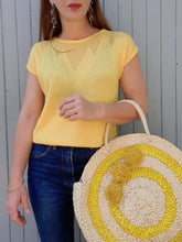Charger l'image dans la galerie, Pull d'été vintage Marcelle - Maille géométrique jaune. Taille M, 38, 40. Made in France.
