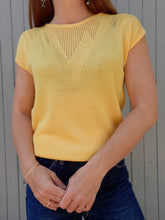 Charger l'image dans la galerie, Pull d'été vintage Marcelle - Maille géométrique jaune. Taille M, 38, 40. Made in France.