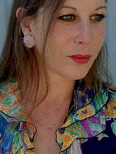Charger l'image dans la galerie, Boucles d'oreille anciennes Lauriane - Perles roses irisées. A clips.
