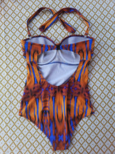 Charger l'image dans la galerie, Maillot de Bain vintage Emmy - Imprimé ethnique. Taille M, 38, 40. Bonnet E. Feba.