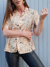 Charger l'image dans la galerie, Chemisette vintage Jenn - Imprimé Animalier. Taille L, 40, 42. Marron, beige et noir.