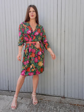 Charger l'image dans la galerie, Robe vintage Sabine - Cache cœur fleuri orange, fuchsia et vert. Taille M, 38 40